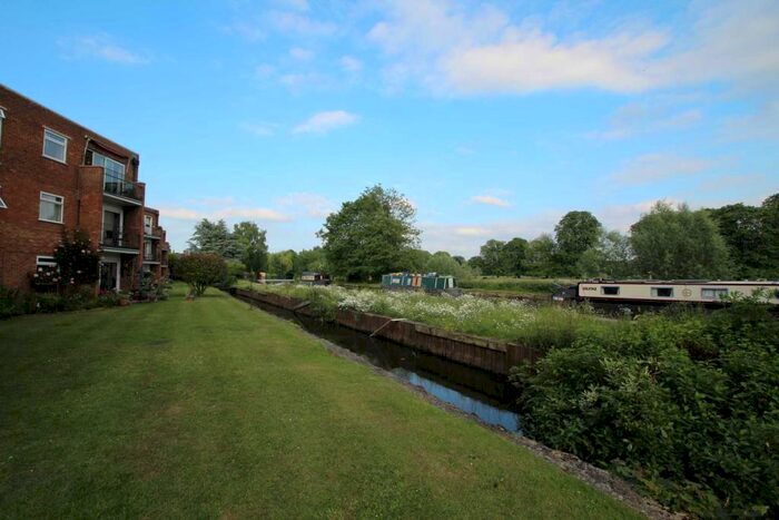 2 Bedroom Apartment To Rent In River Park, Boxmoor, HP1