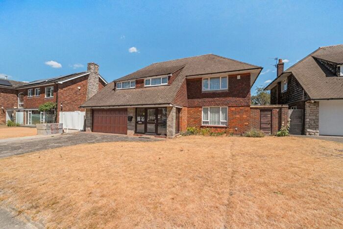 4 Bedroom Detached House For Sale In Lawn Close, Bromley, BR1