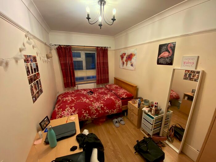 3 Bedroom Flat To Rent In Portswood Road, Portswood Southampton, SO17