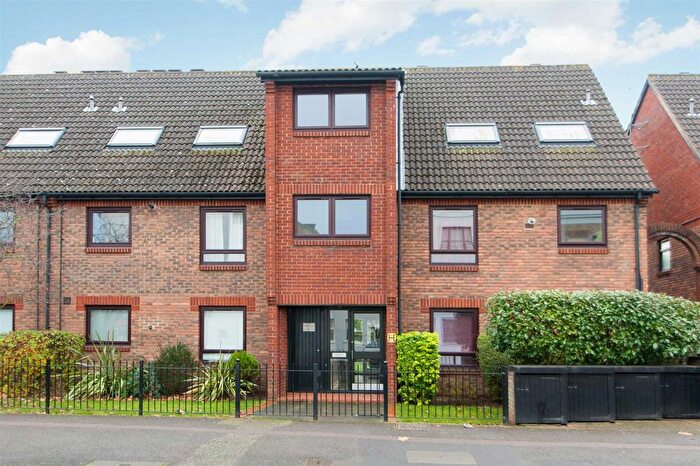 2 Bedroom Flat To Rent In Greyhound Road, Hammersmith, W6