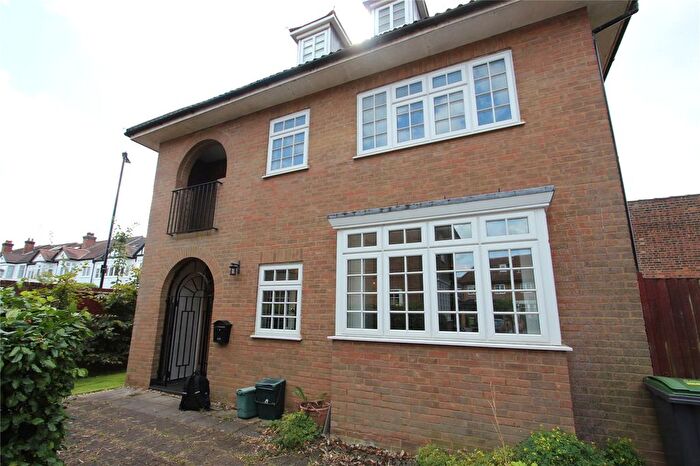 4 Bedroom Mews To Rent In Alexandra Mews, London, N2