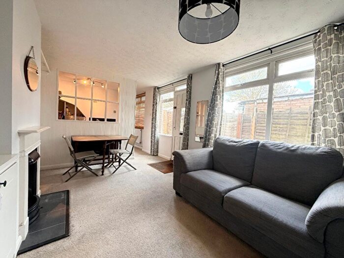 1 Bedroom Semi-Detached House For Sale In Frederick Street, Luton, LU2