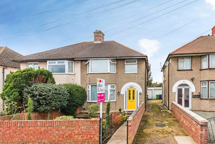 3 Bedroom Semi Detached House For Sale In Hillsborough Road, Oxford, OX4