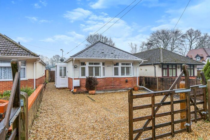 3 Bedroom Bungalow For Sale In Twiggs Lane, Marchwood, Southampton, Hampshire, SO40