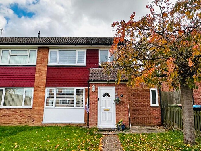 3 Bedroom Semi Detached House For Sale In Eden Walk, Bletchley, MK3