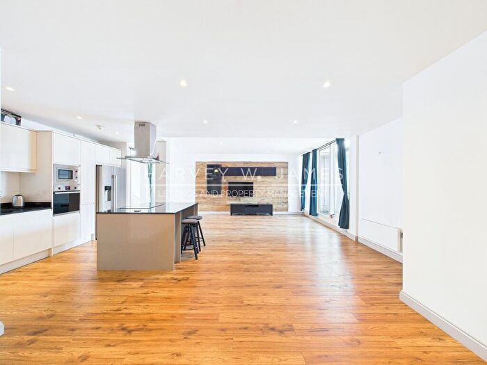 2 Bedroom Apartment To Rent In Blackwall Way, Corona Building, E14