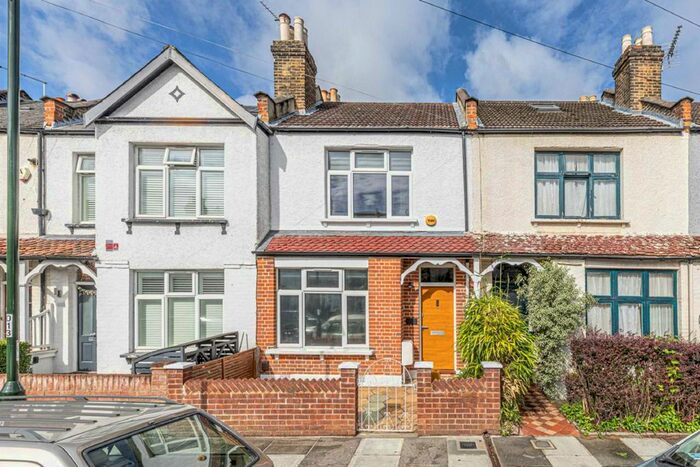 3 Bedroom Property To Rent In Manor Grove, Richmond, TW9