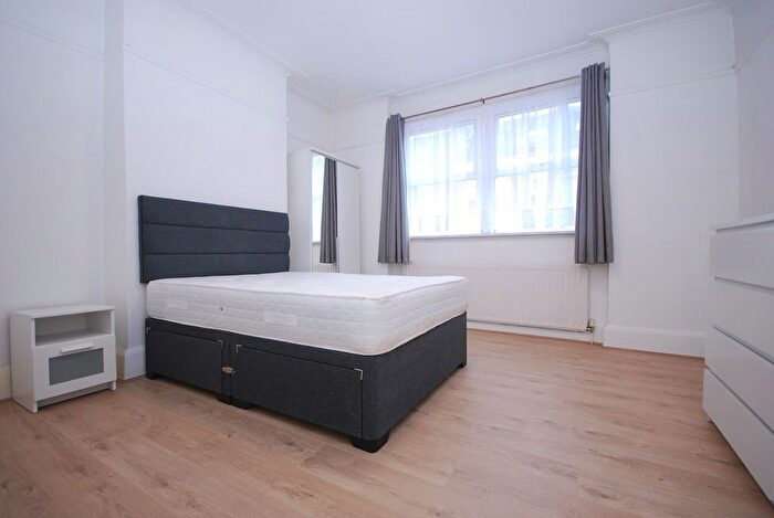 2 Bedroom Flat To Rent In Coverton Road, Tooting Broadway, SW17