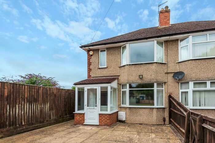 3 Bedroom Semi-Detached House To Rent In Croft Road, Marston, OX3