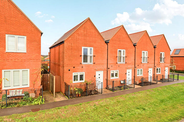 2 Bedroom End Of Terrace House For Sale In Gardiner Road, Winchester, Hampshire, SO22