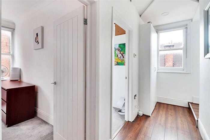 2 Bedroom Flat For Sale In Grove Hill Road, Tunbridge Wells, Kent, TN1