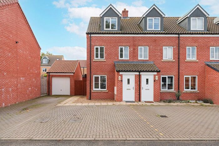 3 Bedroom Town House For Sale In Beaumont Crescent, Hethersett, NR9