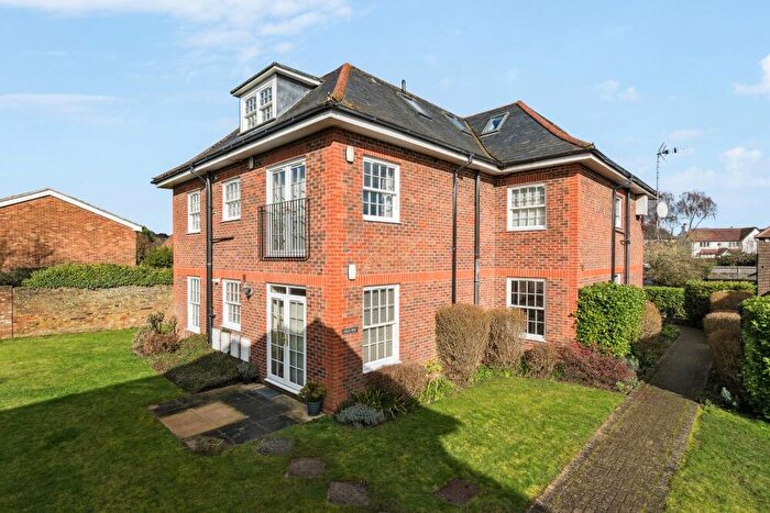 1 Bedroom Apartment For Sale In Layters Green Lane, Chalfont St Peter, SL9