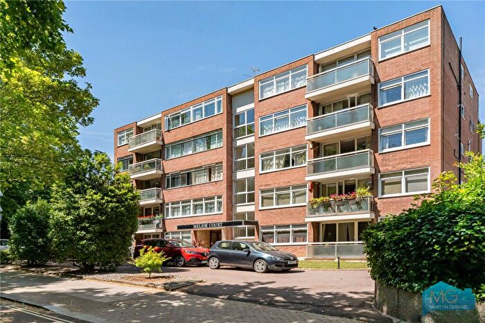 2 Bedroom Apartment For Sale In Shepherds Hill, Highgate, London, N6