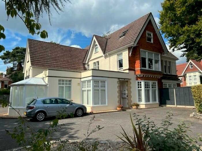 2 Bedroom Flat To Rent In Branksome, BH13