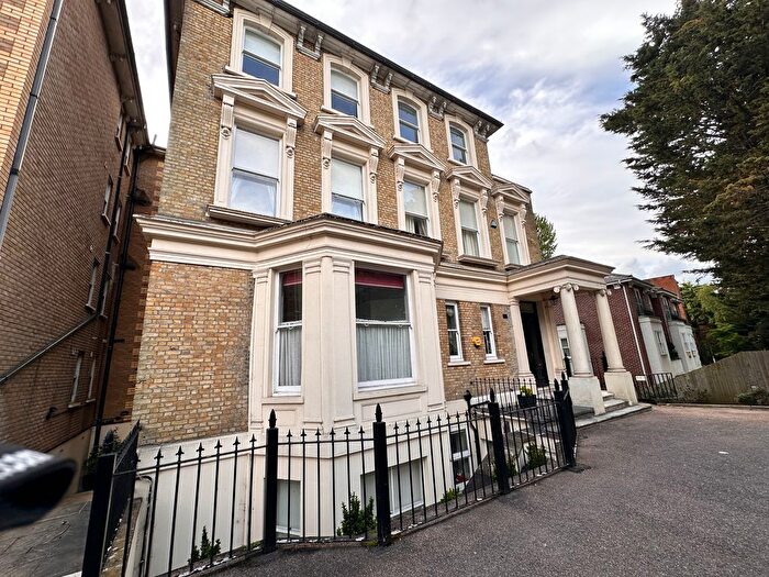 3 Bedroom Flat To Rent In London Road, Harrow, HA1