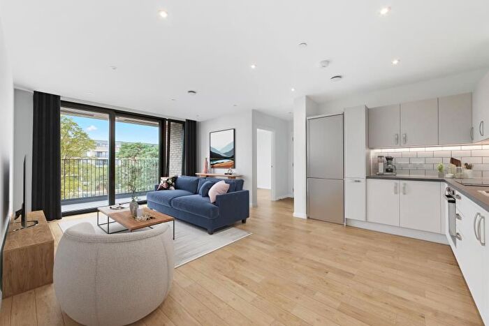 1 Bedroom Flat To Rent In Woking, Surrey, GU21