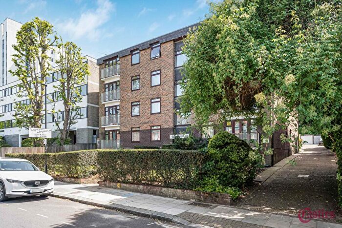 2 Bedroom Flat For Sale In Knightswood Court, Avenue Road, N6