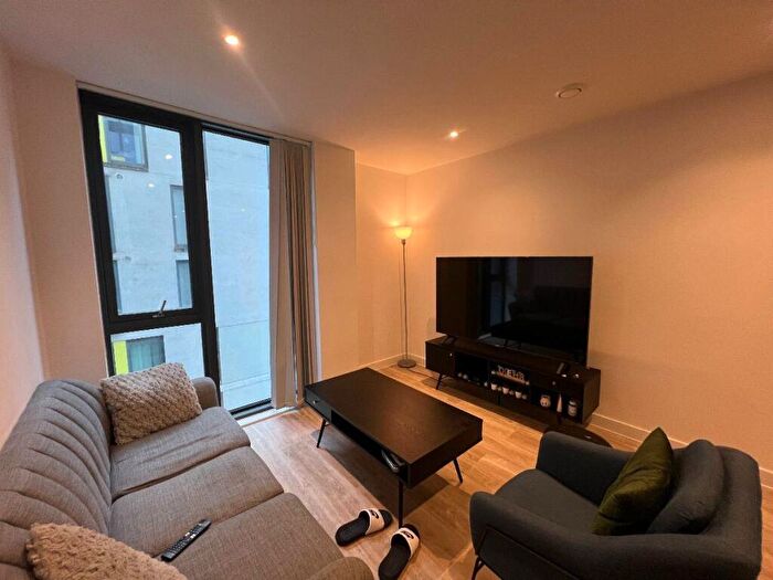 2 Bedroom Apartment To Rent In Fif, Queen Way, Salford, TY5