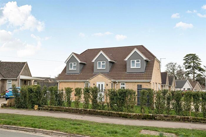 5 Bedroom Detached House For Sale In Sadlers Mead, Chippenham, SN15