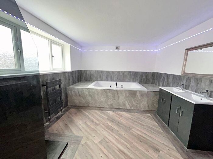 3 Bedroom End Terrace House For Sale In York Street, Pelaw, Gateshead, NE10