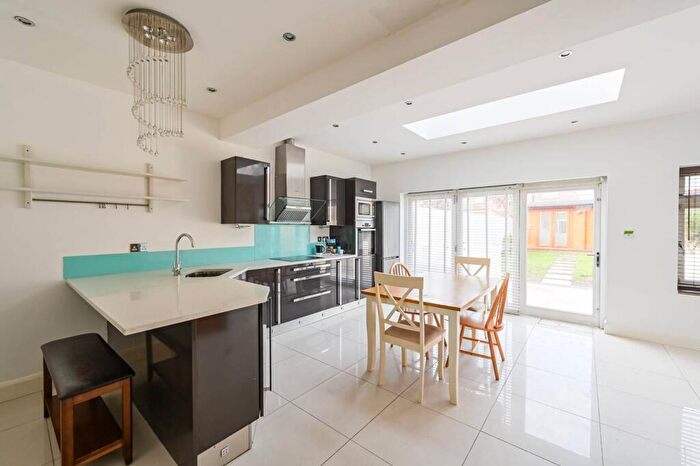 2 Bedroom Terraced House For Sale In East Ferry Road, London, Canary Wharf, London, E14