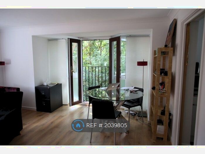 2 Bedroom Flat To Rent In Zodiac House, London, E3