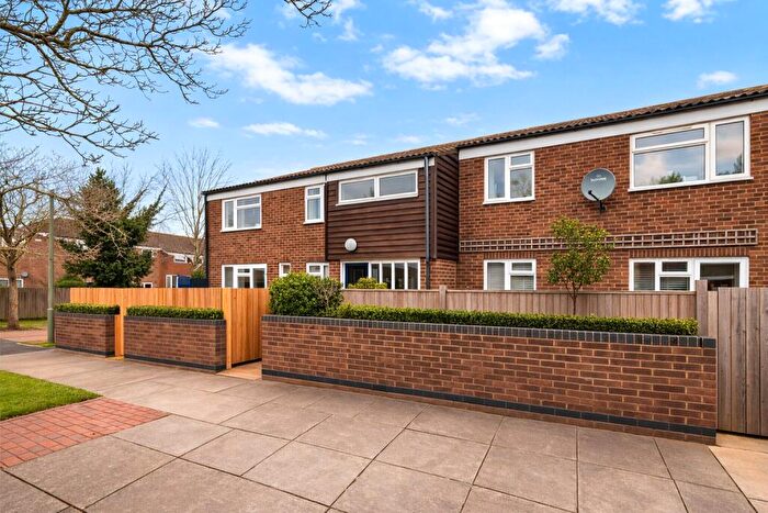 2 Bedroom Apartment For Sale In Queens Court Ride, Cobham, Surrey, KT11