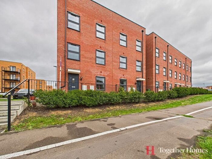 4 Bedroom Property For Sale In Heriot Road, Rainham, RM13
