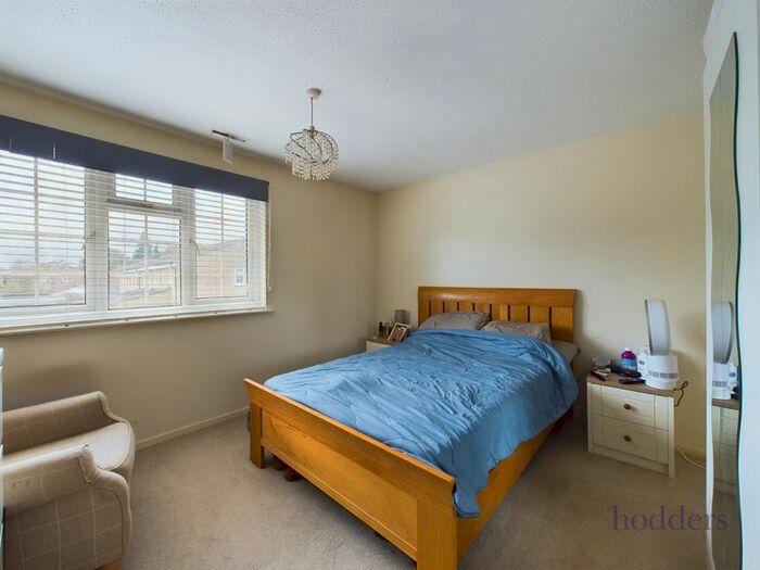 3 Bedroom End Of Terrace House For Sale In Hazelbank Road, Chertsey, Surrey, KT16