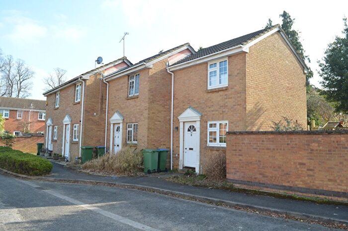 1 Bedroom Terraced House To Rent In Finnart Close, Weybridge, KT13