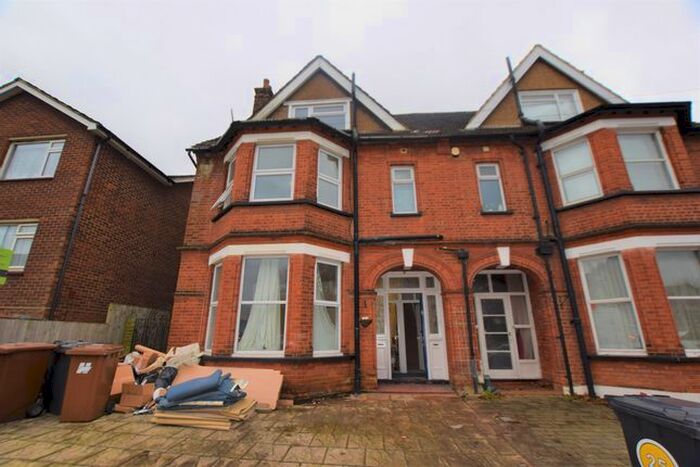 2 Bedroom Maisonette To Rent In Bushey Hall Road, Bushey, WD23