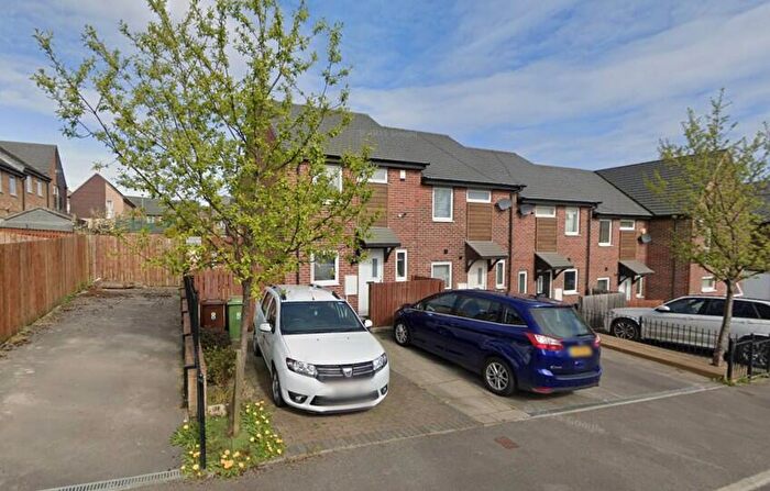 2 Bedroom End Of Terrace House To Rent In Oaklands Street, Leeds, LS8