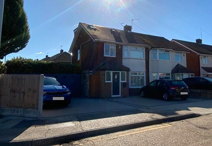 4 Bedroom Semi Detached House For Sale In Locke Close, South Hornchurch, Essex, RM13