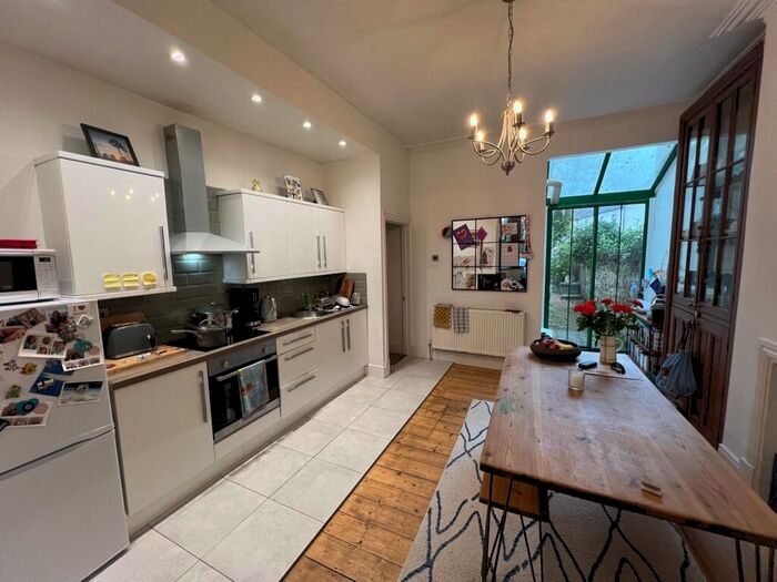 2 Bedroom Apartment To Rent In Teilo Street, Cardiff, CF11