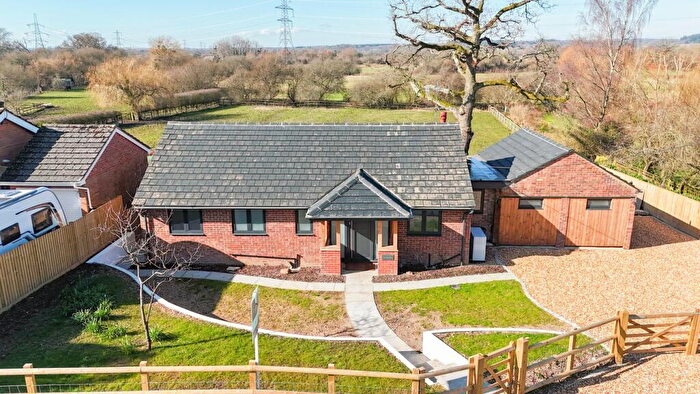 3 Bedroom Detached House For Sale In High Street, Woodgreen, Fordingbridge, SP6