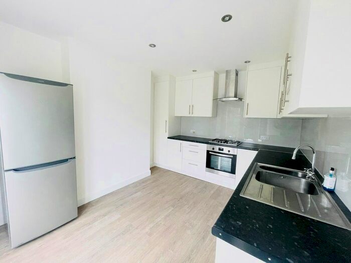 3 Bedroom Bungalow To Rent In Hartley Hill, Purley, CR8