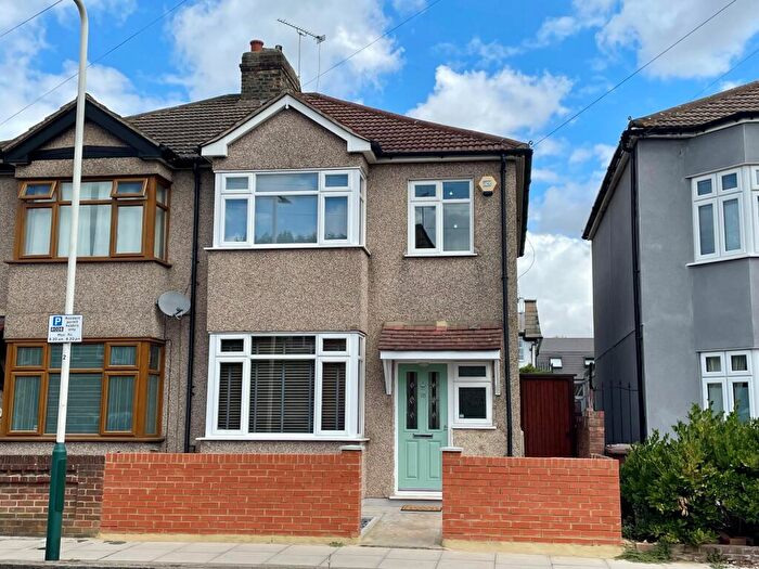 2 Bedroom Semi-Detached House To Rent In Romford, Havering, RM7
