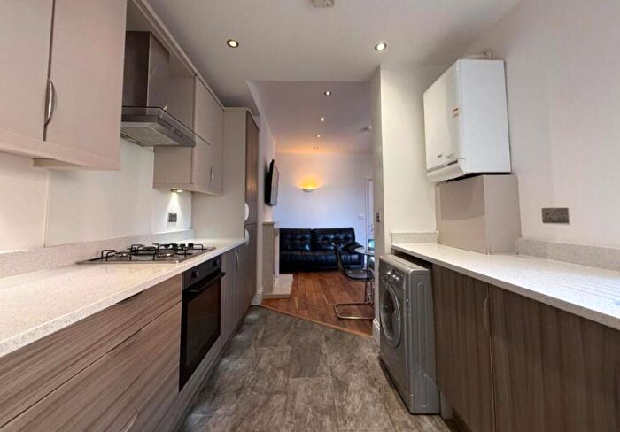 4 Bedroom Apartment To Rent In Brydon Walk, London, N1