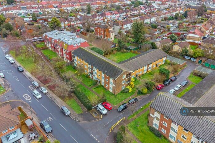 Studio To Rent In Imperial Gardens, Mitcham, CR4