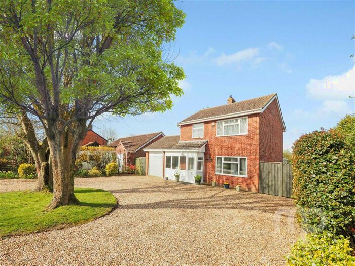 3 Bedroom Detached House For Sale In Maplefields, , Norwich Road, Tacolneston, NR16