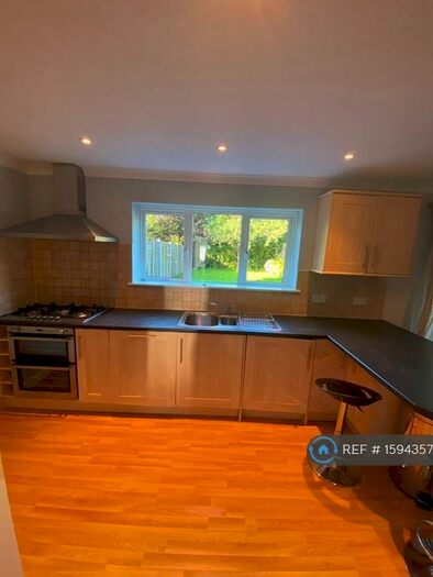 4 Bedroom Semi-Detached House To Rent In Hunts Close, Guildford, GU2