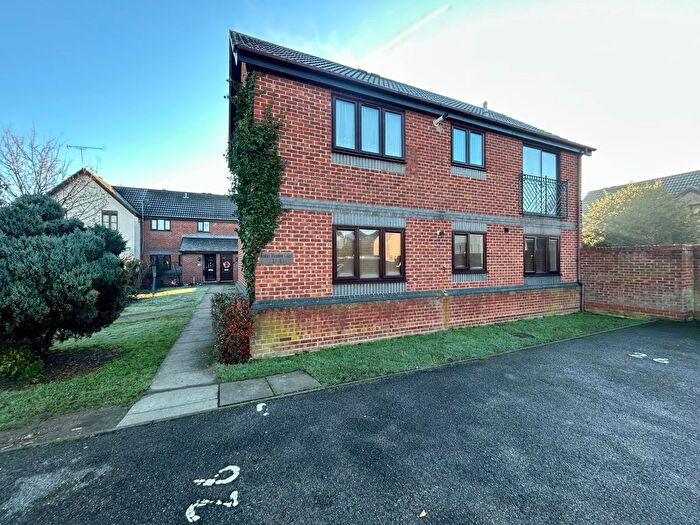 2 Bedroom Flat For Sale In Horseshoe Close, Waltham Abbey, EN9