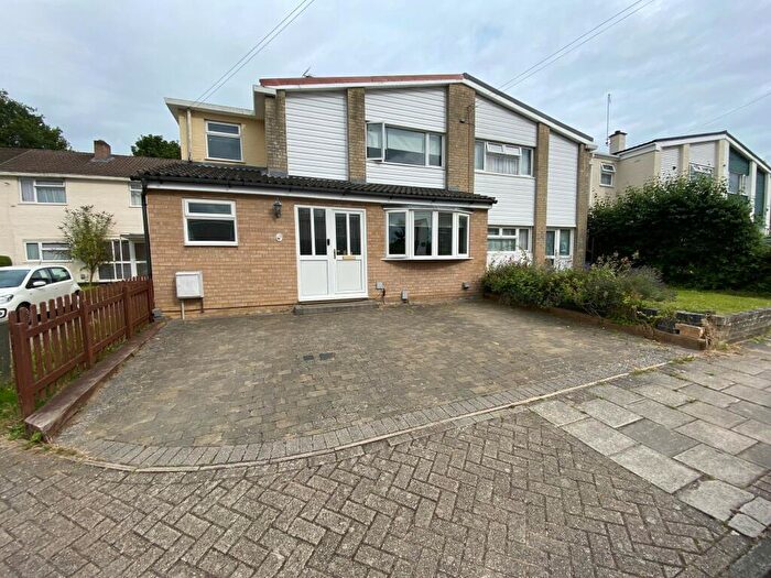 3 Bedroom House To Rent In Shackledell, SG2