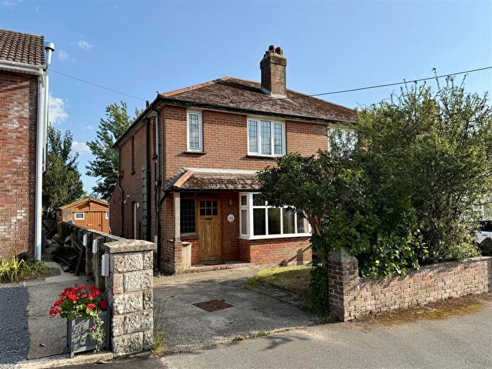 3 Bedroom Semi-Detached House For Sale In Oxford Street, Cowes, PO31
