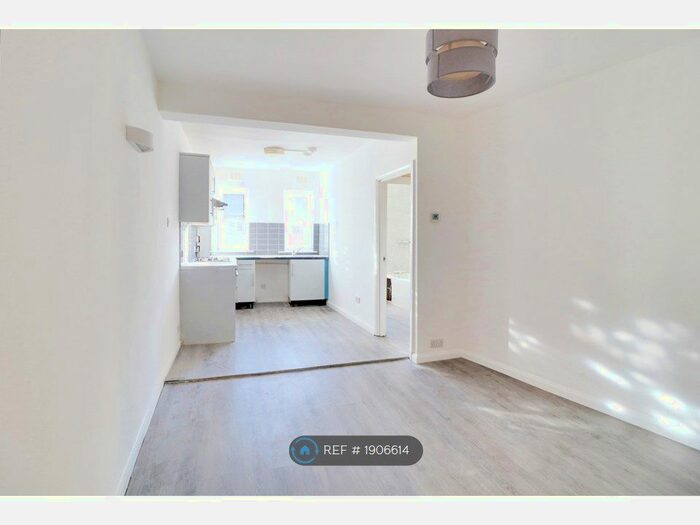 2 Bedroom Flat To Rent In Waldram Crescent, London, SE23