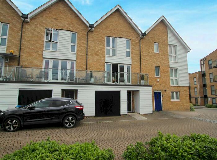 4 Bedroom Terraced House To Rent In Butterfly Crescent, Nash Mills, Hemel Hempstead, HP3