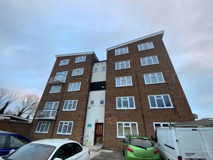 2 Bedroom Property To Rent In Pytt Field, Harlow, Essex CM17