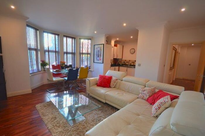 3 Bedroom Flat To Rent In Milton Road, Bournemouth, BH8