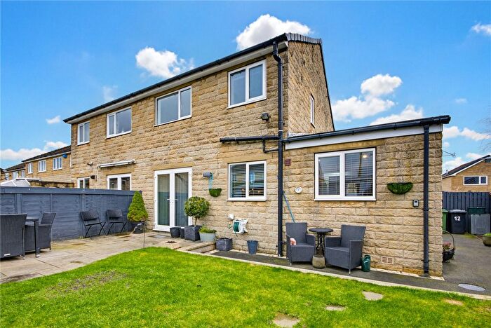 3 Bedroom Semi-detached House For Sale In Chaffinch Walk, Netherton, Huddersfield, HD4